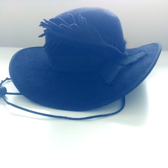 LILLIPUT HATS -Custom made felt hat with toggle - Picture 1 of 3